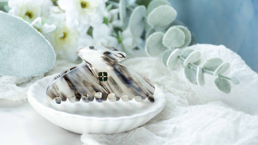 Fenna&Fei - Glamour Grip Mini Claw in Phantom Quartz | Black White Blue Iridescent | Italian Acetate Tortoise Shell Small Hair Clip