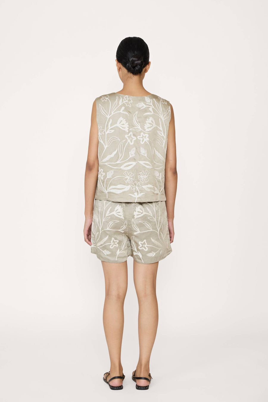 LAUDE the Label - Embroidered Short, putty floral