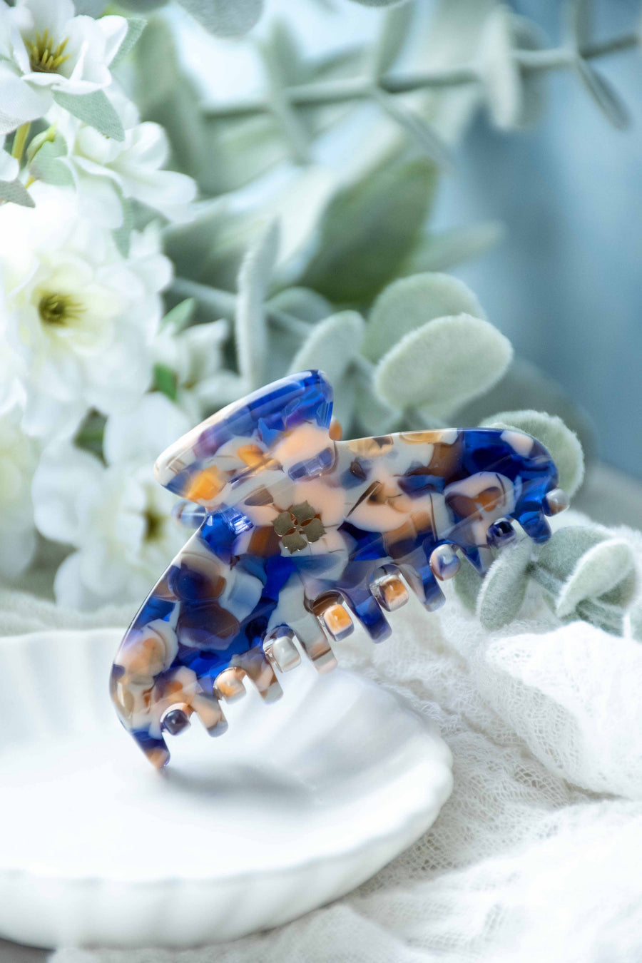Fenna&Fei - Glamour Grip Mini Claw in Sodalite | Blue White Brown | Italian Acetate Tortoise Shell Small Hair Clip