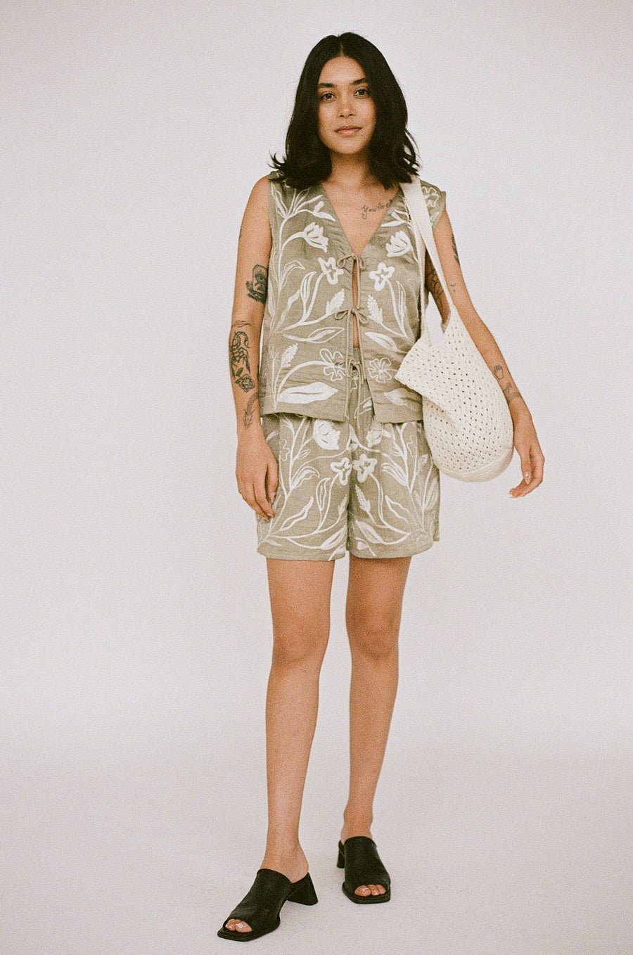 LAUDE the Label - Embroidered Short, putty floral