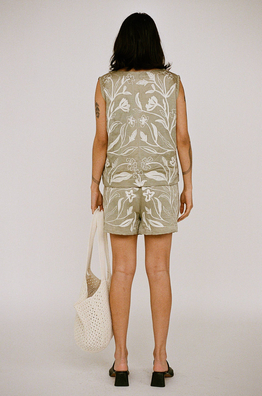 LAUDE the Label - Embroidered Short, putty floral