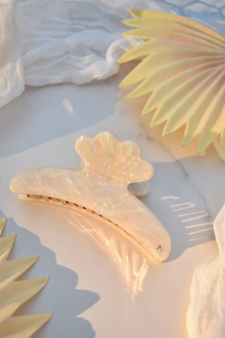 Fenna&Fei - Swan French Claw in Opal