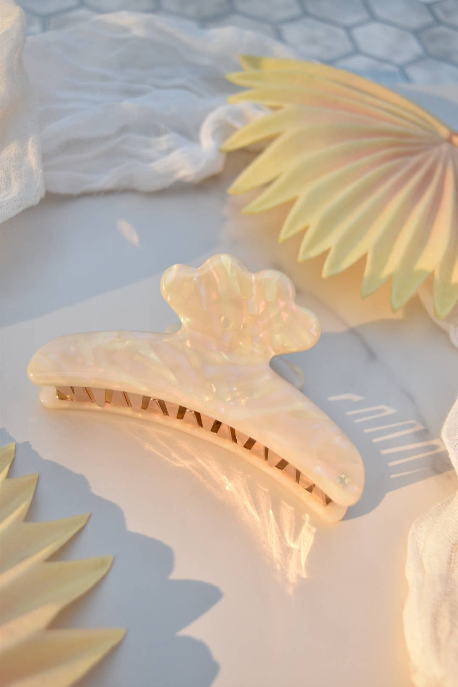 Fenna&Fei - Swan French Claw in Opal